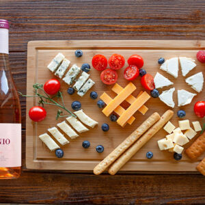 Visita a bodega con cata de vino dirigida por nuestro enólogo y degustación de aperitivos en gastrobar